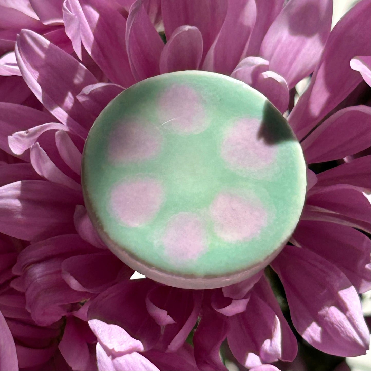 Magnet. Round - Lilac Celadon