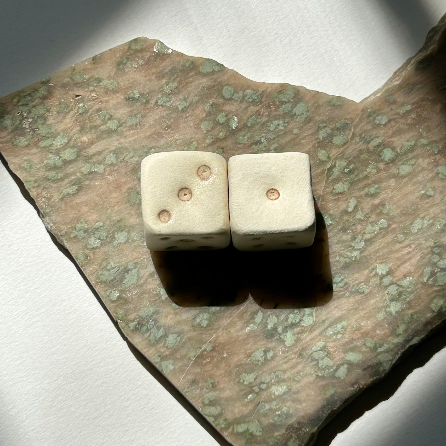 Dice 03 - Pair (Tan)